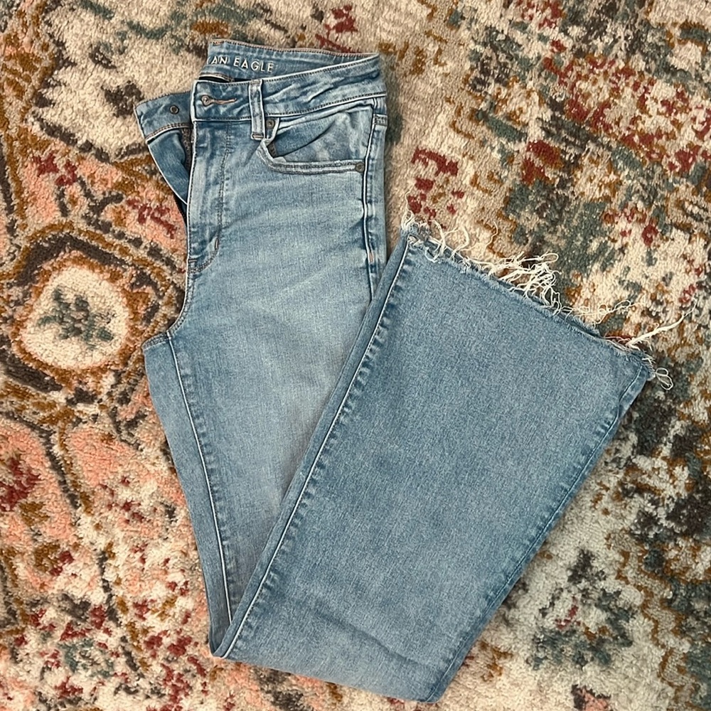 🦅American Eagle Flare Jeans